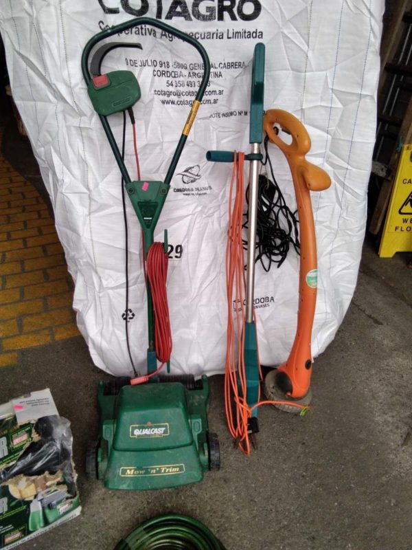 lot 250 garden items: Lawn mower, strimmer, hose pipe, power sprayer - Image 2