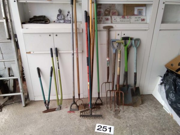 lot 251 various garden tools