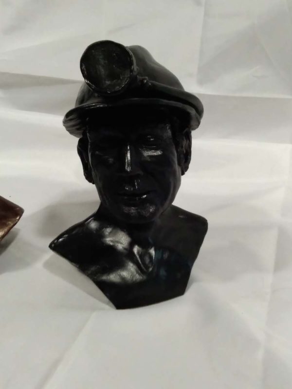 lot 256 2 x miners busts - Image 2