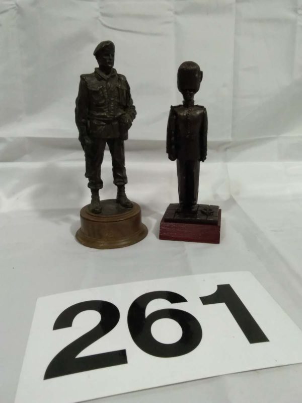 lot 261 model of a Welsh Guard & paratrooper - Image 2