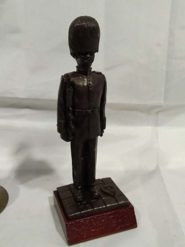 lot 261 model of a Welsh Guard & paratrooper - Image 5