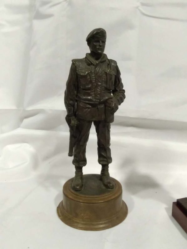 lot 261 model of a Welsh Guard & paratrooper - Image 4