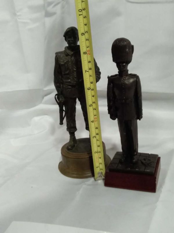 lot 261 model of a Welsh Guard & paratrooper - Image 3