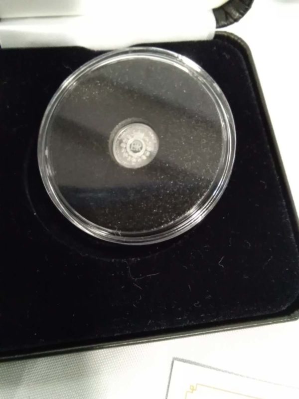 lot 274 cased Queen Elizabeth II Plantinum proof £5 Coin - Image 2