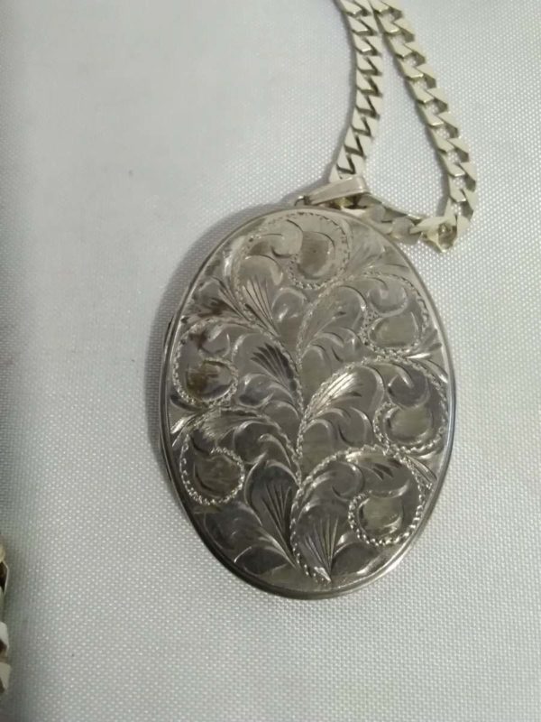 lot 286 large sterling silver locket on chain - Image 2