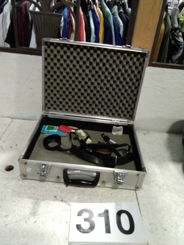 lot 310 camera metal carry case - Image 2