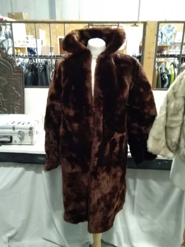 lot 311 2 x vintage  fur coats - Image 2