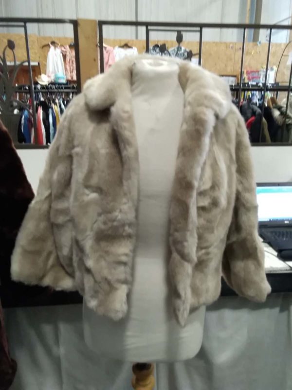 lot 311 2 x vintage  fur coats - Image 3