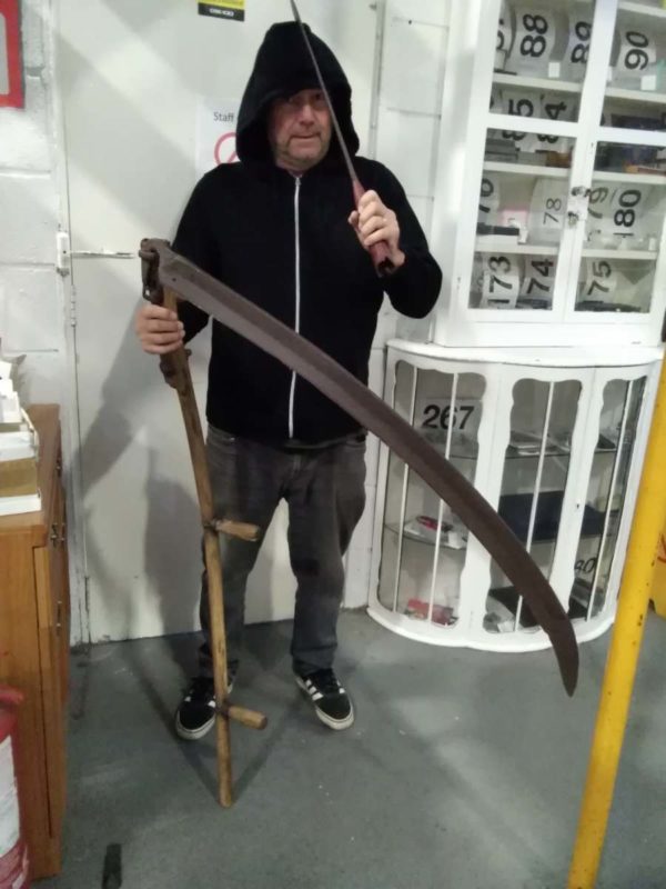 lot 315 Bil Hook ( no long handle) & a large antique Scythe ( john not included sorry) - Image 9