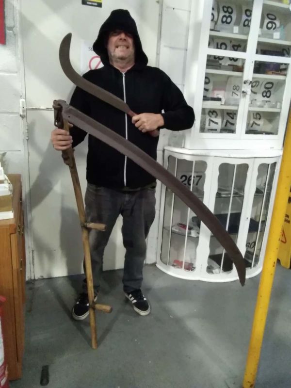 lot 315 Bil Hook ( no long handle) & a large antique Scythe ( john not included sorry) - Image 8