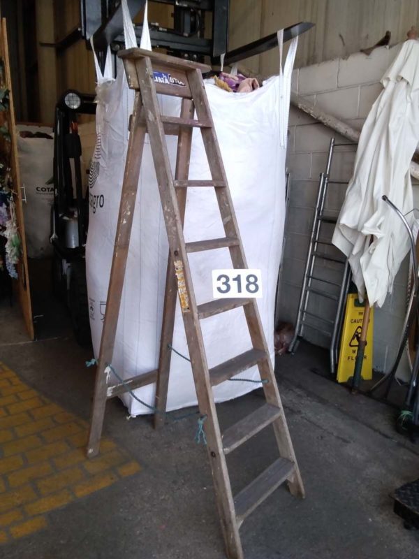 lot 318  wooden decorators ladders