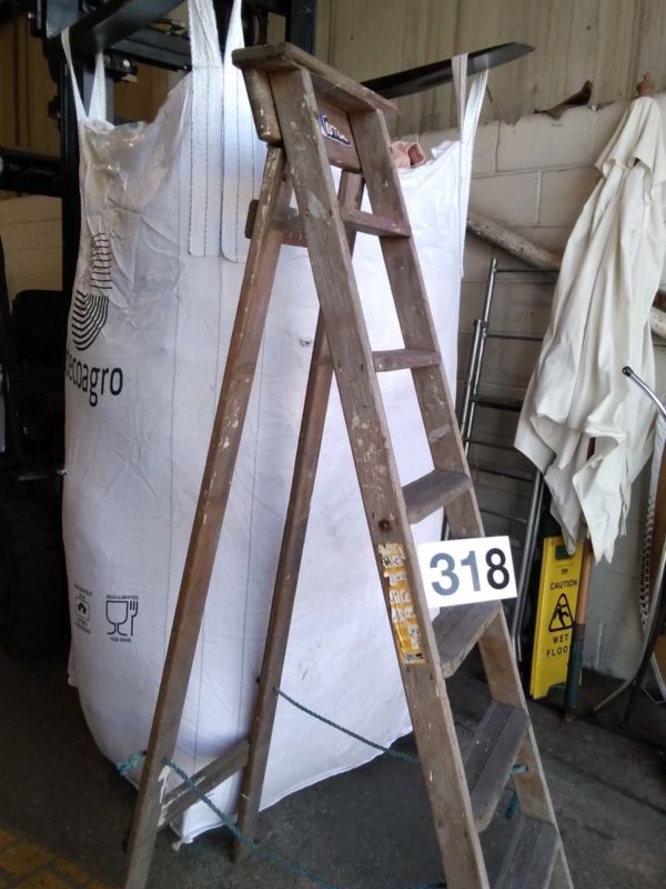 lot 318  wooden decorators ladders - Image 2