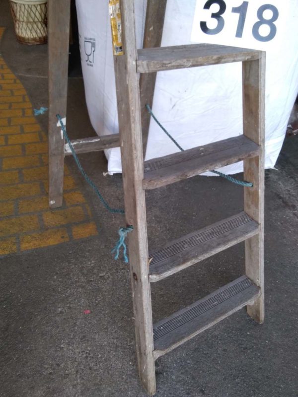 lot 318  wooden decorators ladders - Image 3