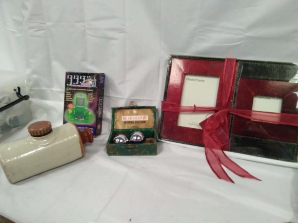 lot 322 super Nintendo with games, vintage cutlery, etc. - Image 3