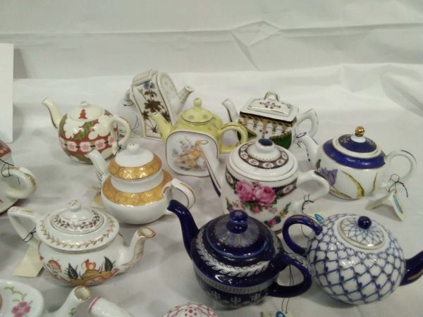 lot 323 40 x miniature china teapots - Image 9