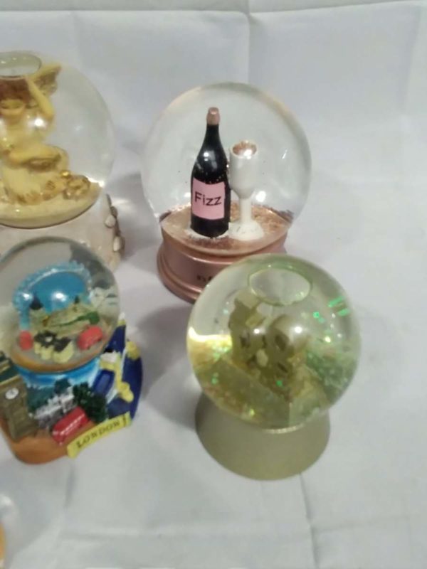 lot 509 7x Snow Globes - Image 3