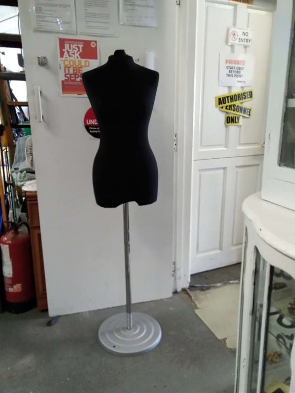 lot 513 free standing mannequin