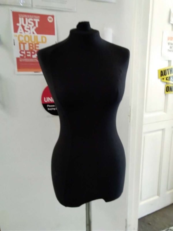 lot 513 free standing mannequin - Image 2