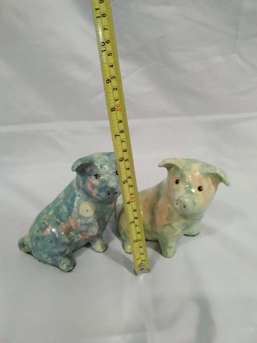 lot 684 2 Global studio ceramic ornamental pigs with decoupage effect ...