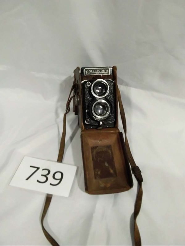 lot 739 vintage Rolleicord camera in leather case