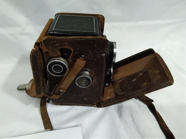 lot 739 vintage Rolleicord camera in leather case - Image 4