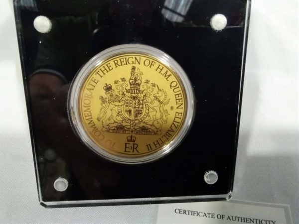 lot 743 24ct Gold Platinum Jubilee coin & COA - Image 2