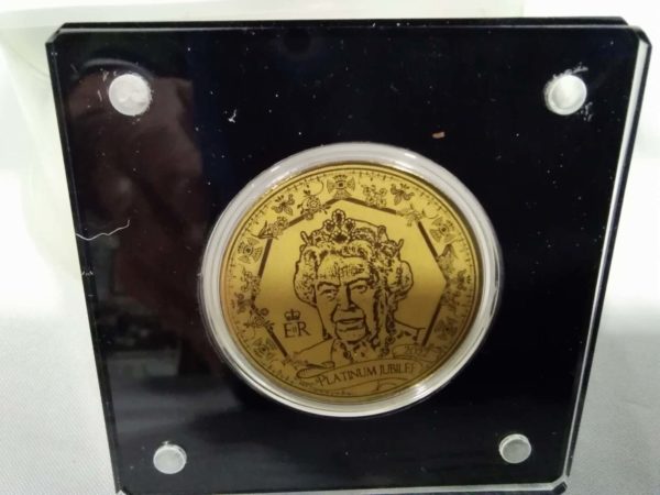 lot 743 24ct Gold Platinum Jubilee coin & COA - Image 3