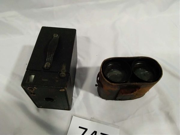 lot 747 vintage pair of field binoculars & kodak brownie camera - Image 2