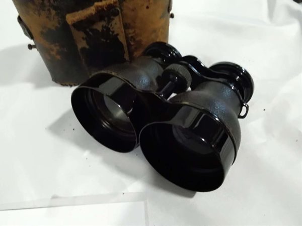 lot 747 vintage pair of field binoculars & kodak brownie camera - Image 6