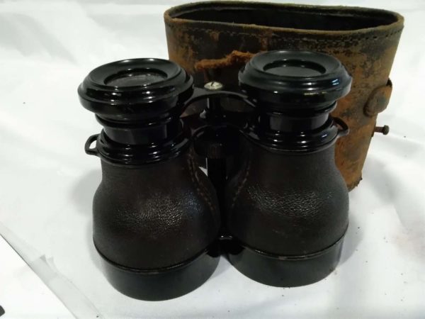 lot 747 vintage pair of field binoculars & kodak brownie camera - Image 4