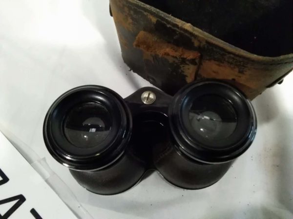 lot 747 vintage pair of field binoculars & kodak brownie camera - Image 3