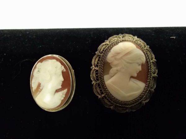 lot 750 2x silver mounted Cameo brooches