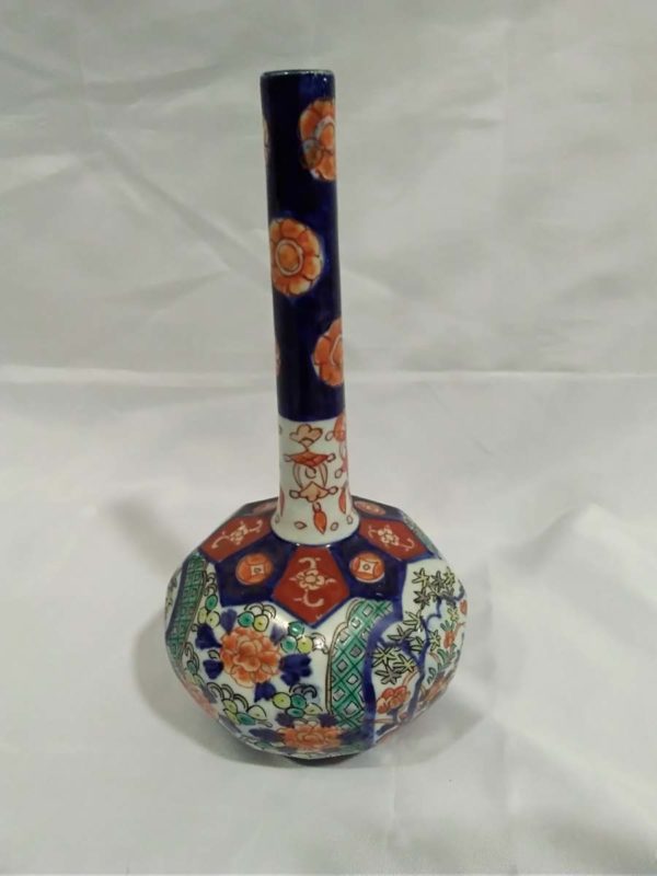 lot 751 Japanese Imari Vase  ( 8.5″ tall ) - Image 2