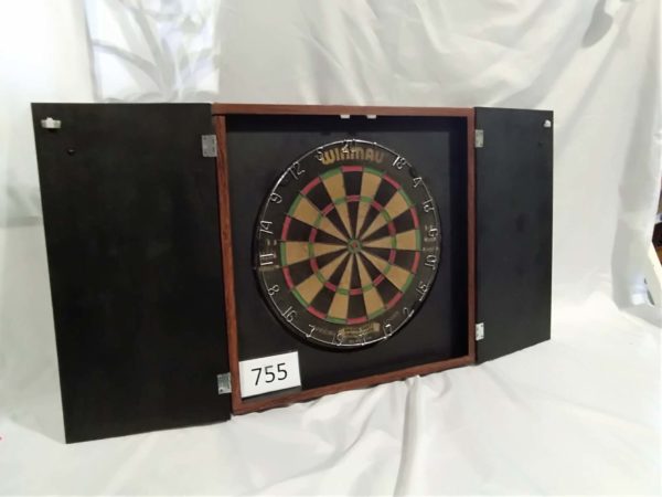 lot 755 cased dart board