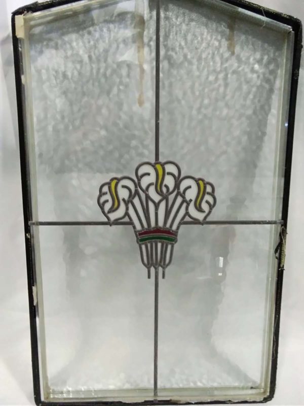 lot 756 leaded glass with Welsh feathers design approx 15″ x 26.5″ - Image 2