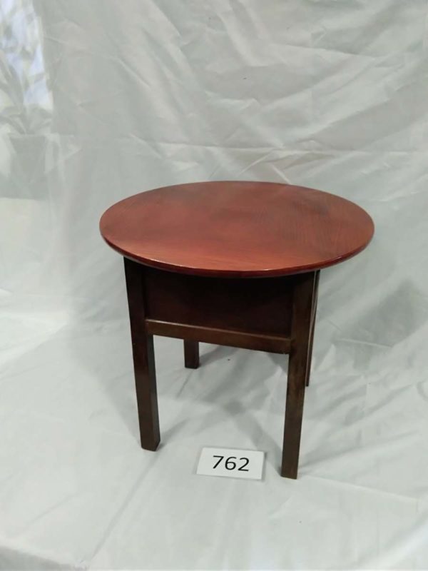 lot 762 vintage table / sewing box