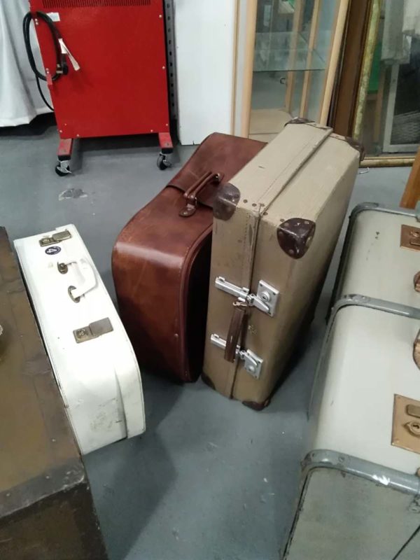 lot 763 vintage suitcases - Image 5