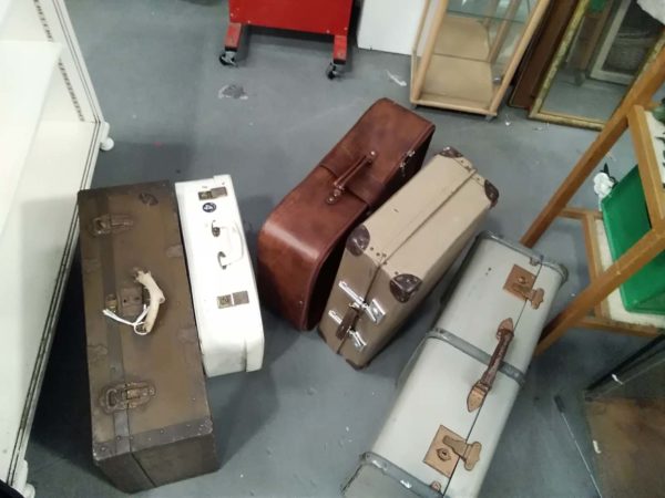 lot 763 vintage suitcases - Image 3