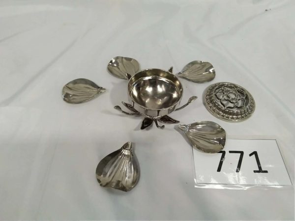 lot 771 vintage 1960’s lotus flower ashtray with 5 petals ( individual ashtrays - Image 3