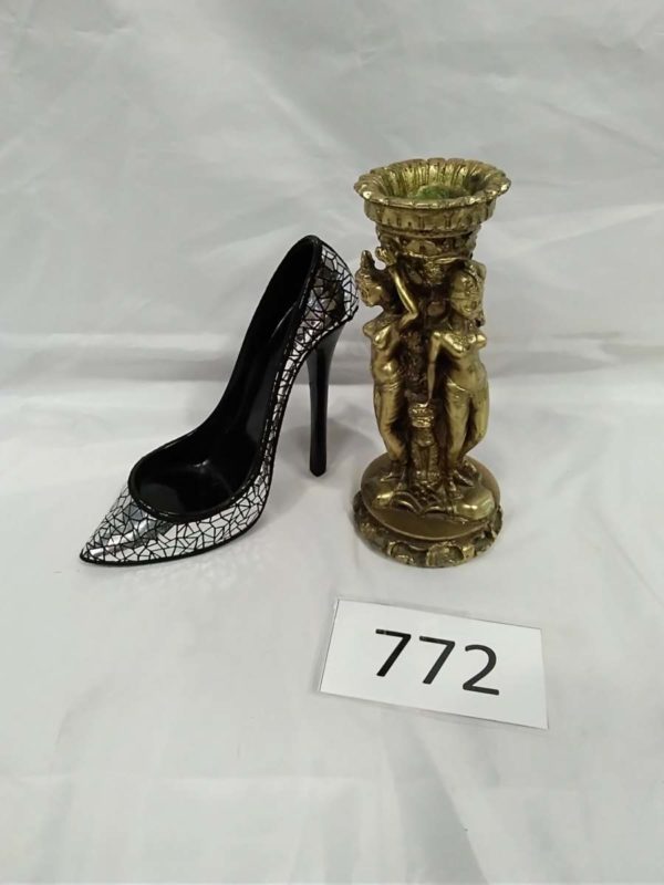 lot 772 shoe design wine bottle holder ( wine not included) & figurine ornament - Image 2