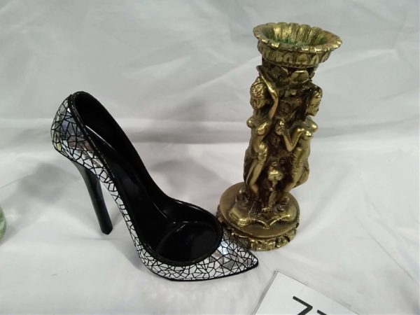 lot 772 shoe design wine bottle holder ( wine not included) & figurine ornament - Image 3