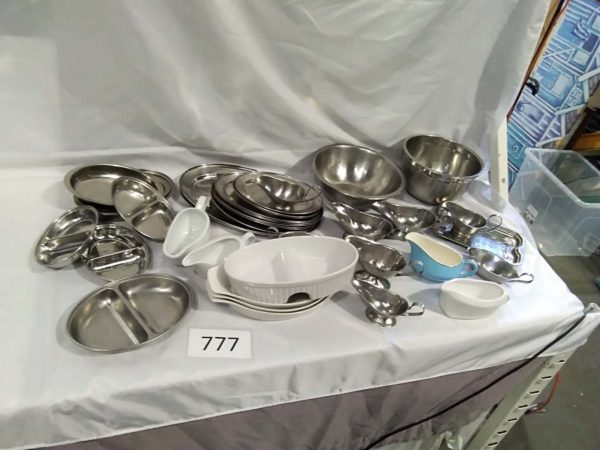 lot 777 mixed catering Kitchenalia items