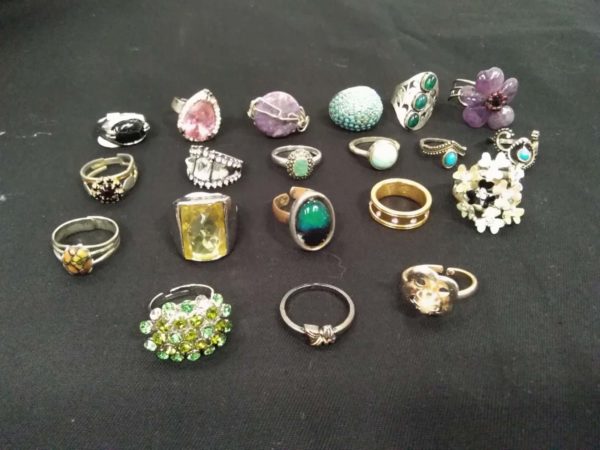 lot 342 20x costume jewellery Rings