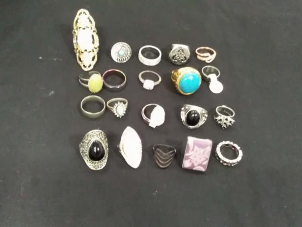 lot 343 20x costume jewellery Rings