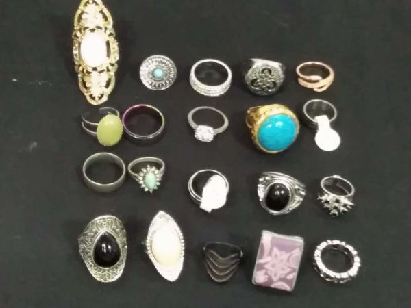 lot 343 20x costume jewellery Rings - Image 2