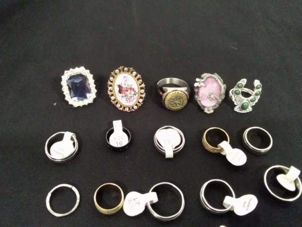 lot 345 20x costume jewellery Rings - Image 5