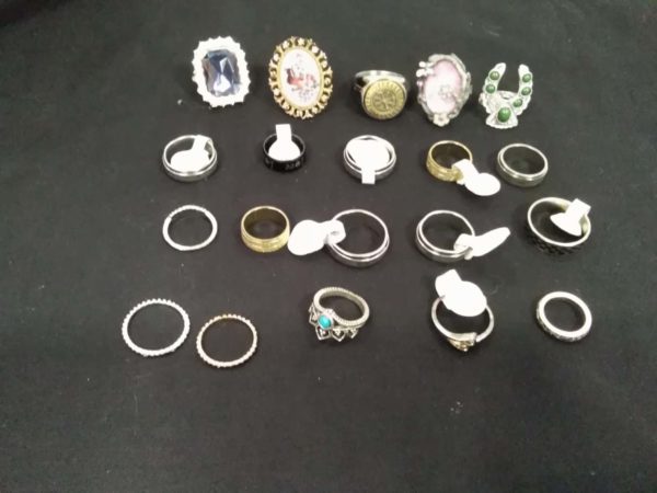 lot 345 20x costume jewellery Rings - Image 4