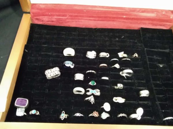 lot 346  costume jewellery Rings & ring display box - Image 2