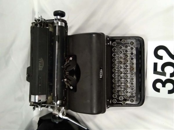 lot 352 Royal Type writer - Image 4