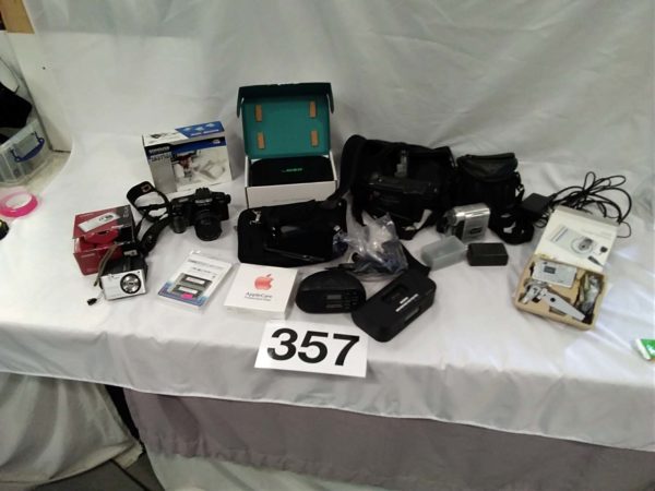 lot 357 camera’s, electrical items etc